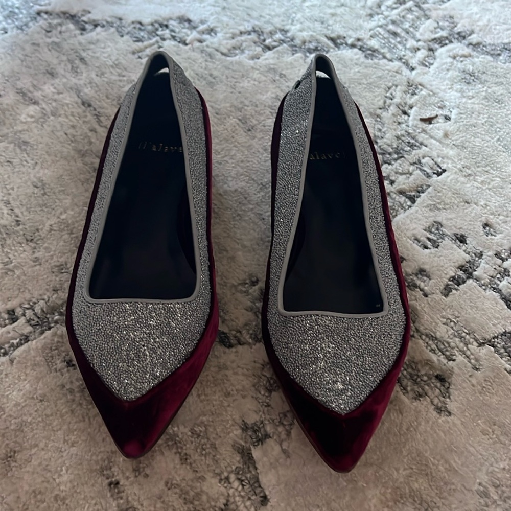 Brand i’alave imported from Italy Burgundy velvet with silver sparkles.